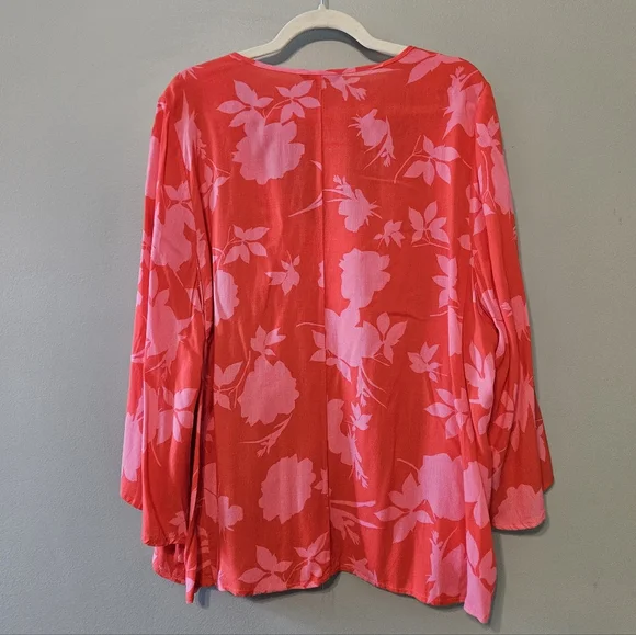 Unique Spectrum Coral Pink Floral V-Neck Top - Picture 3 of 5